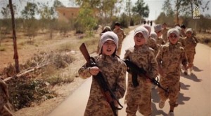 تنظيم داعش يستعرض تجنيد وتدريب أطفال من كازاخستان